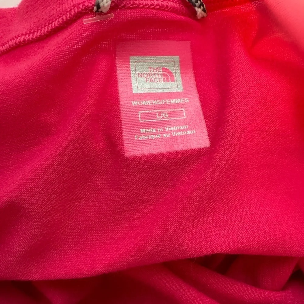 The North Face Pink relaxed v-neck short sleeve t-shirt - Picture 7 of 7